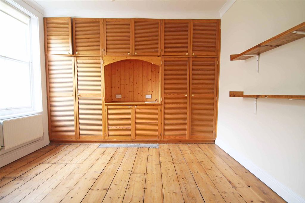 Property photo 2 of 9 Bedroom