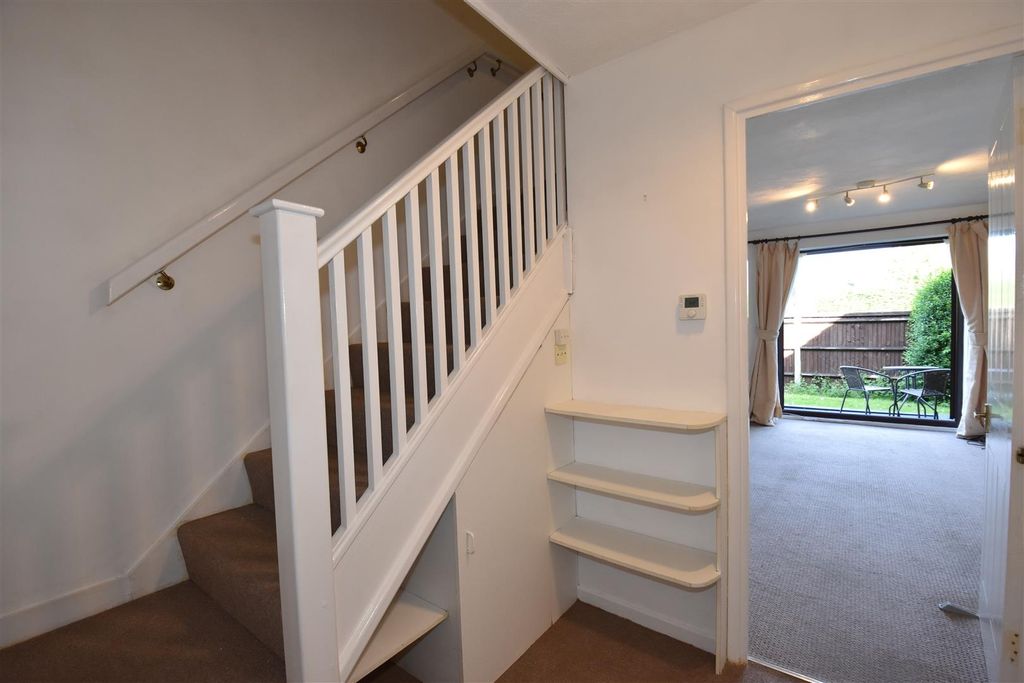 Property photo 2 of 14 Entrance Hall 2.Jpg