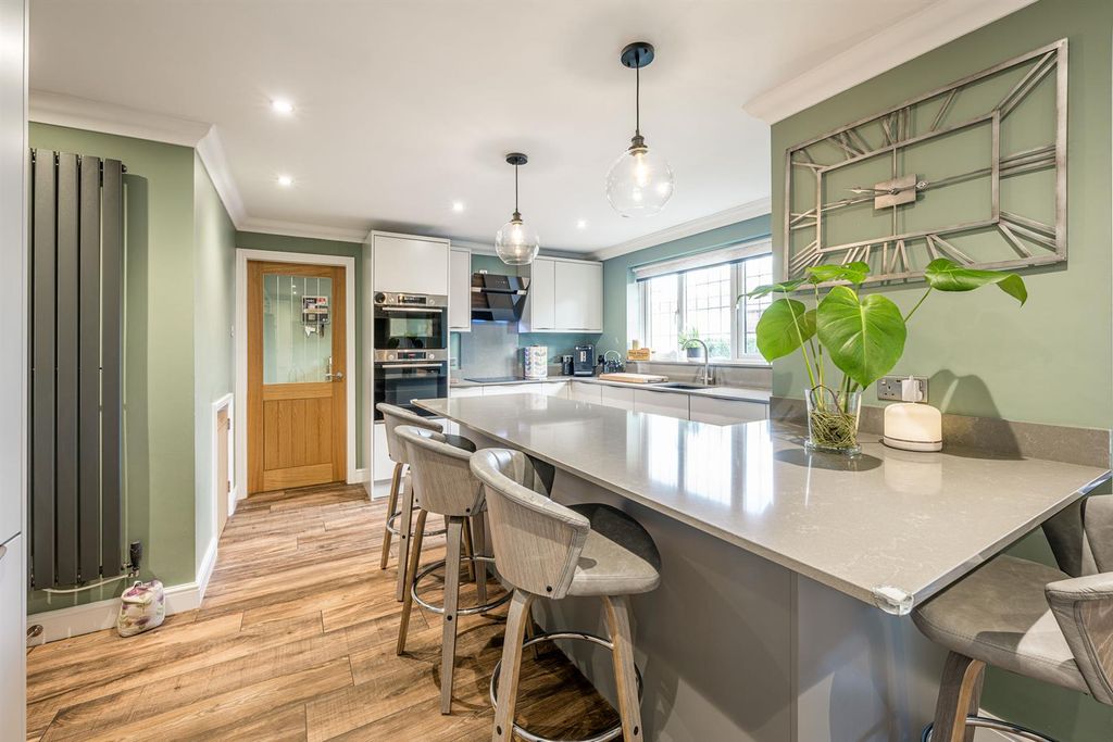 Property photo 3 of 28