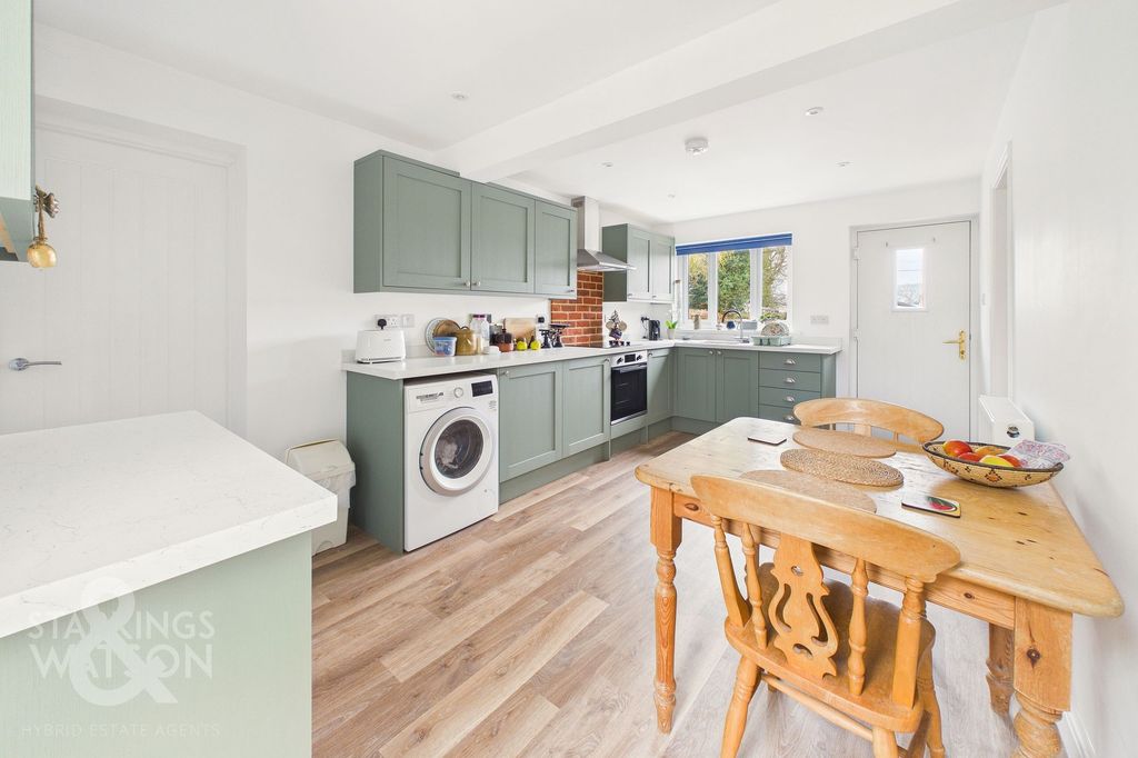 Property photo 3 of 21