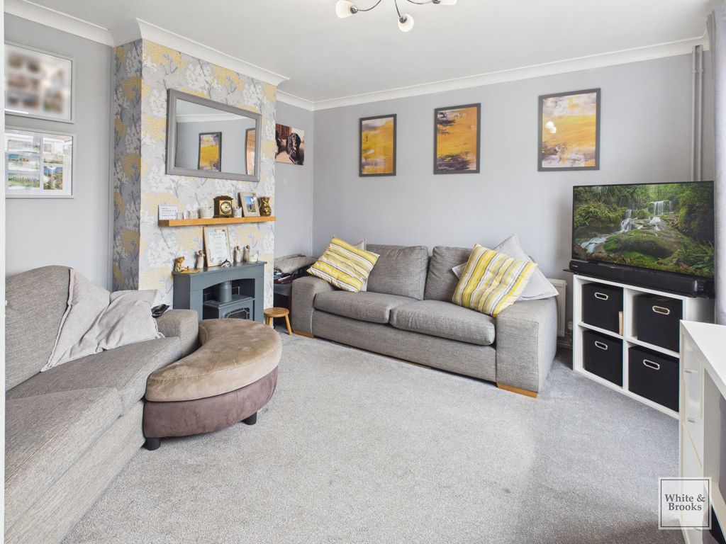 Property photo 2 of 22 Living Room