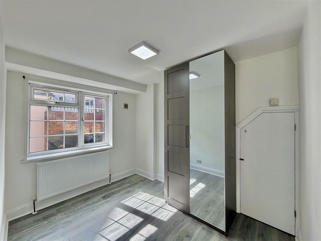 Property photo 3 of 9 Bedroom Two