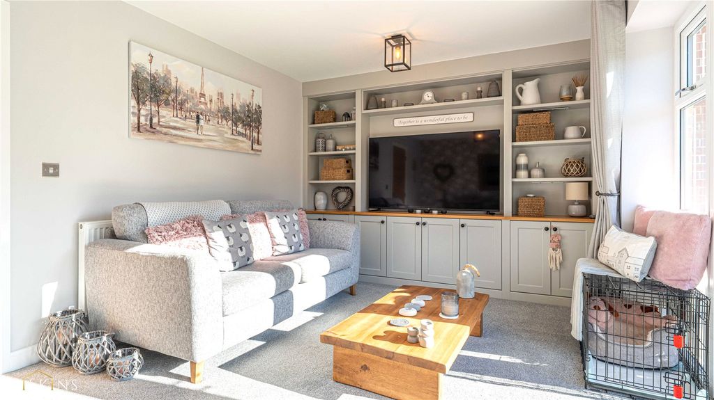 Property photo 3 of 34 Picture No. 12