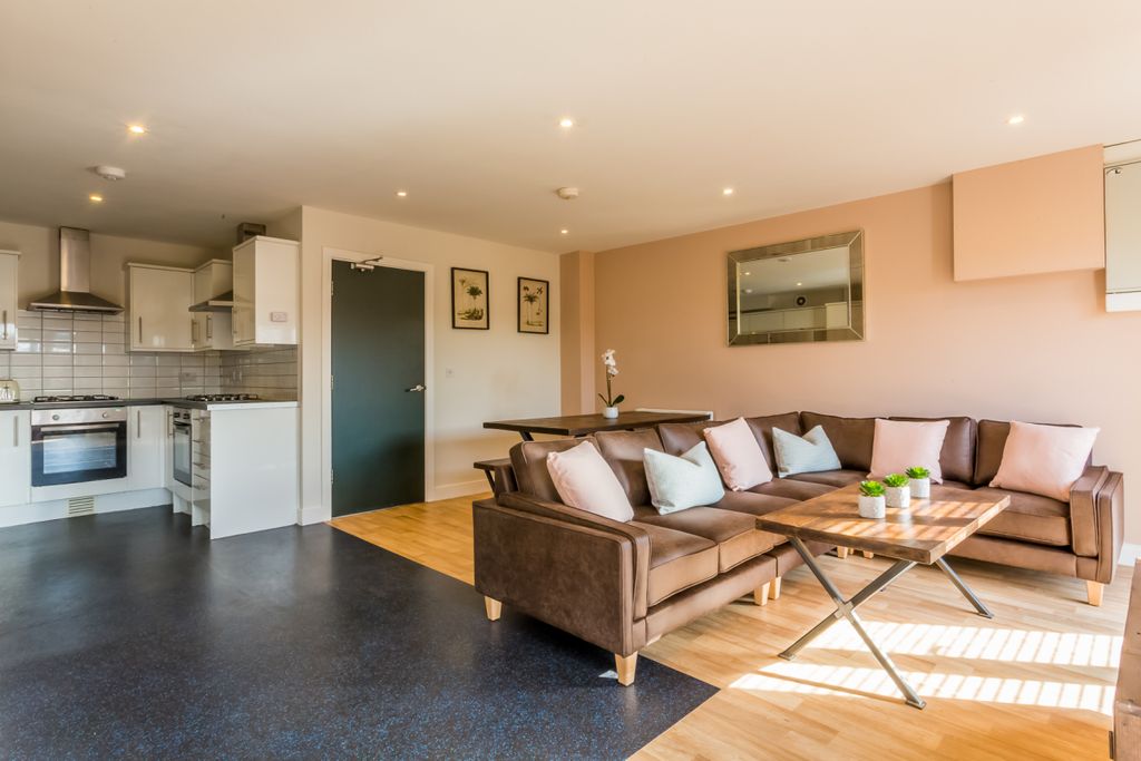 Property photo 2 of 21 St Hilds Flat 4 Living Room 1