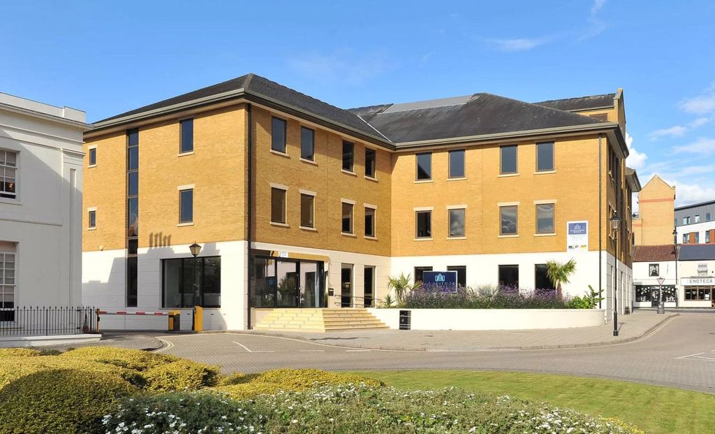 Property photo 1 of 8