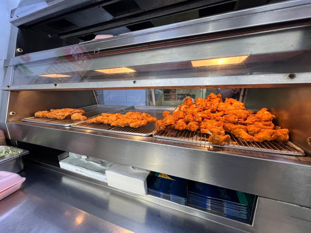 Property photo 1 of 9 Chicken Shop For Sale Located At Ilford High Street-