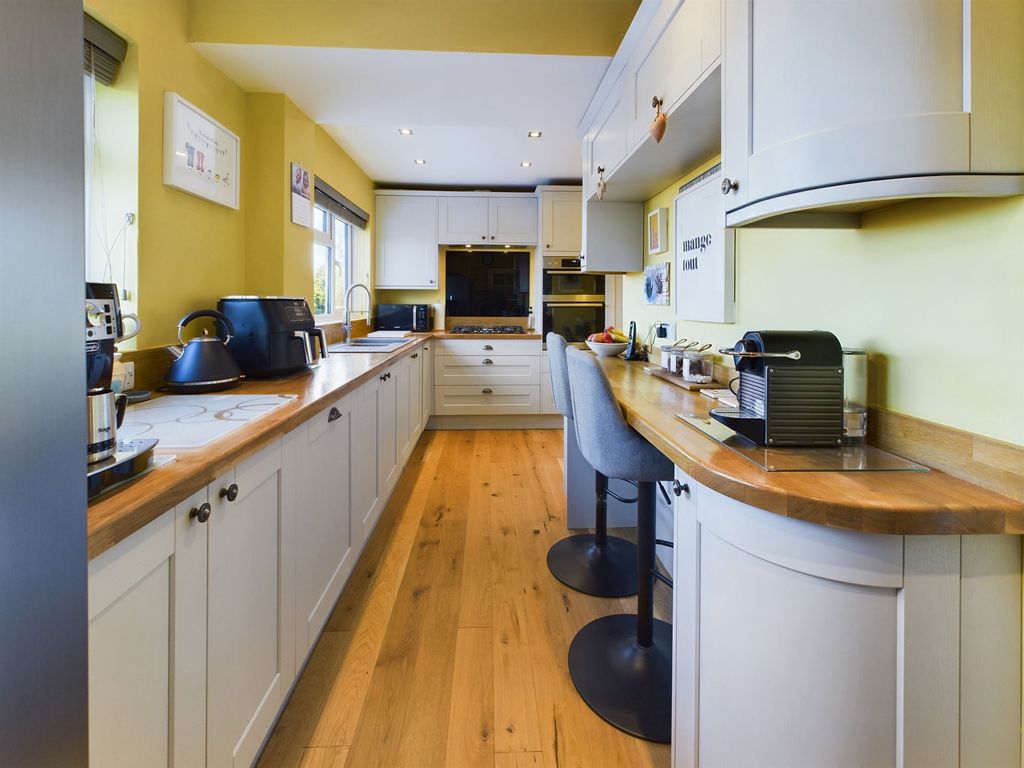 Property photo 2 of 18 Kitchen
