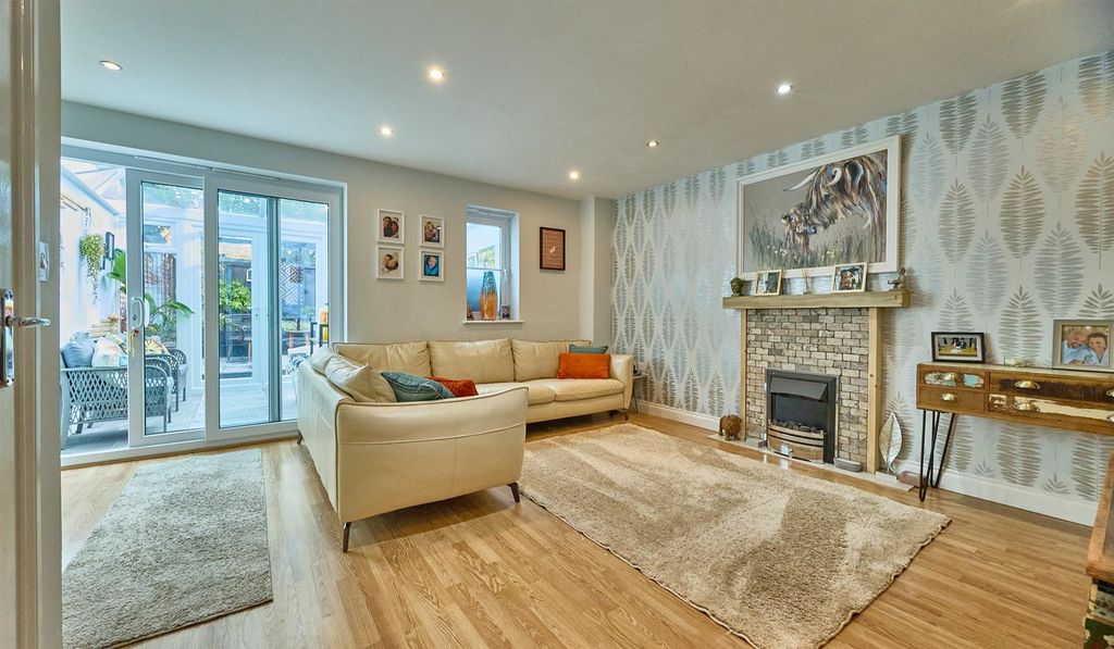 Property photo 2 of 18 Lounge Dining Room To Rear