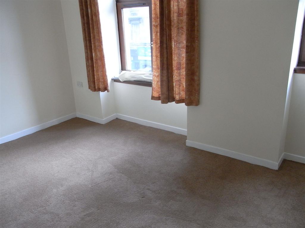 Property photo 3 of 6 Bedroom
