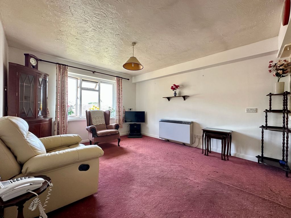 Property photo 2 of 7 Lounge