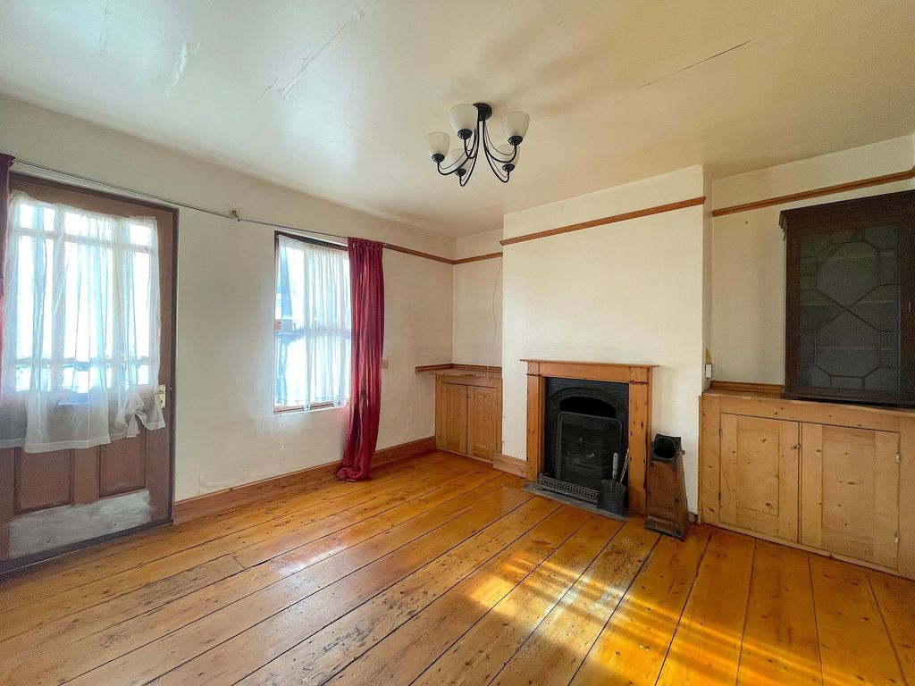 Property photo 2 of 10 Living Room (1)