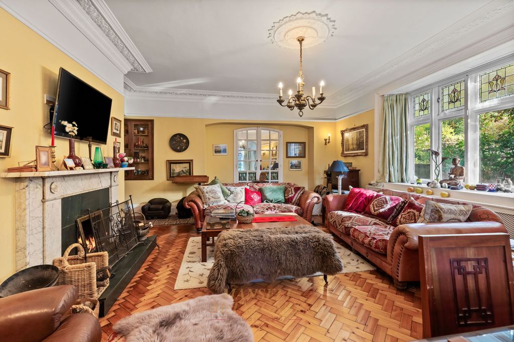 Property photo 3 of 32