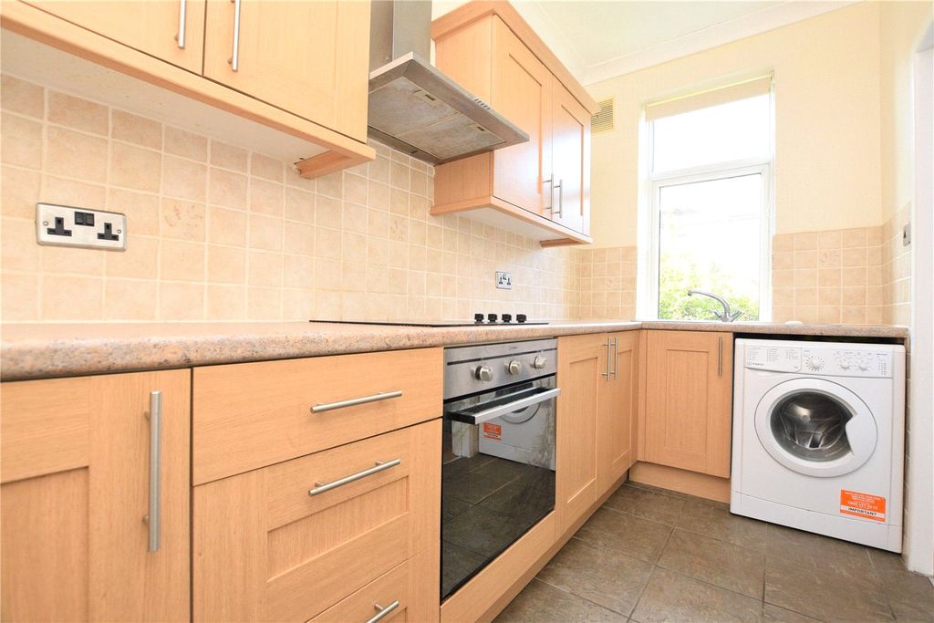 Property photo 3 of 8 Picture No. 18