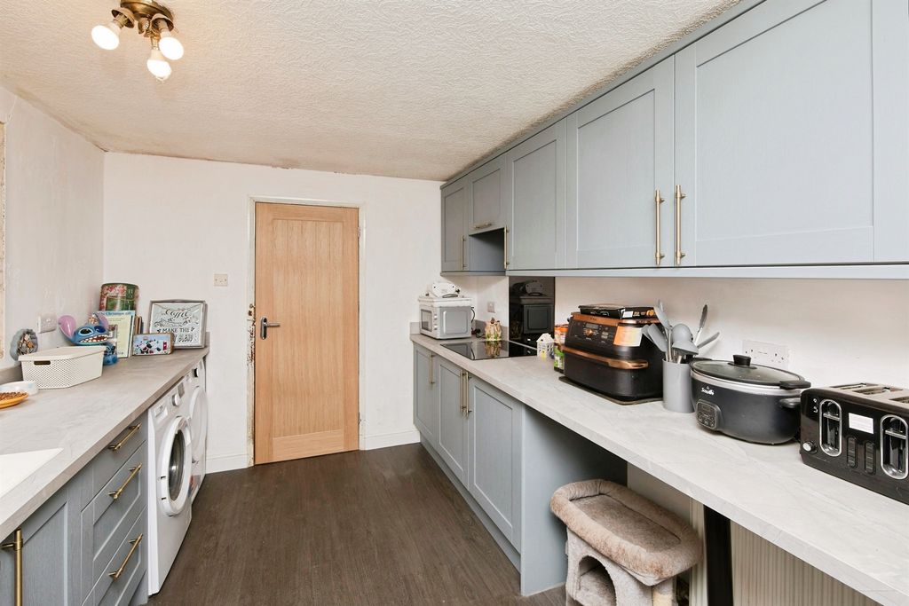 Property photo 3 of 20