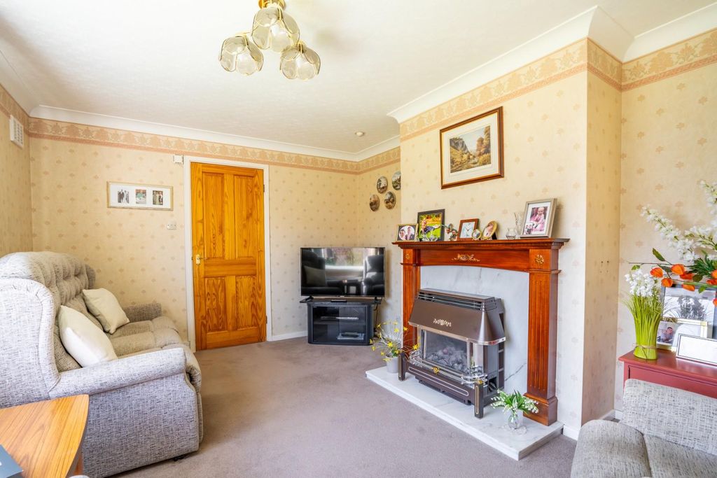 Property photo 2 of 20 Living Room