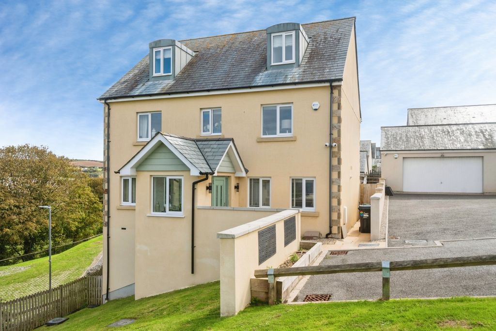 Property photo 1 of 18 Pbox-Img.Jpg