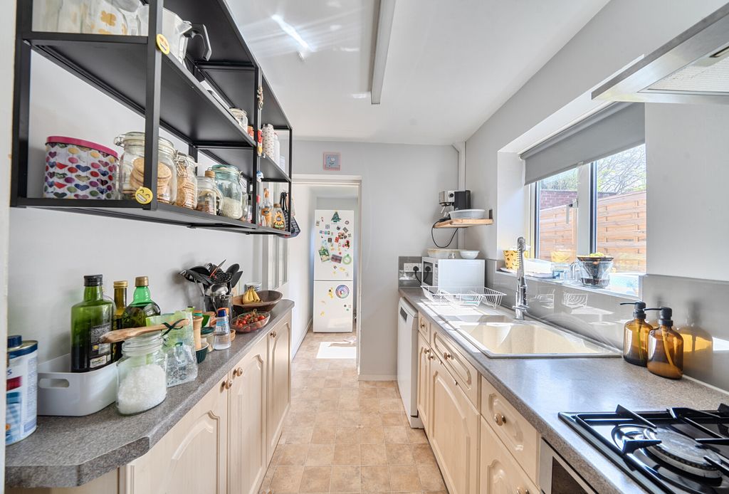 Property photo 3 of 14 1437710-13-69Dce5...