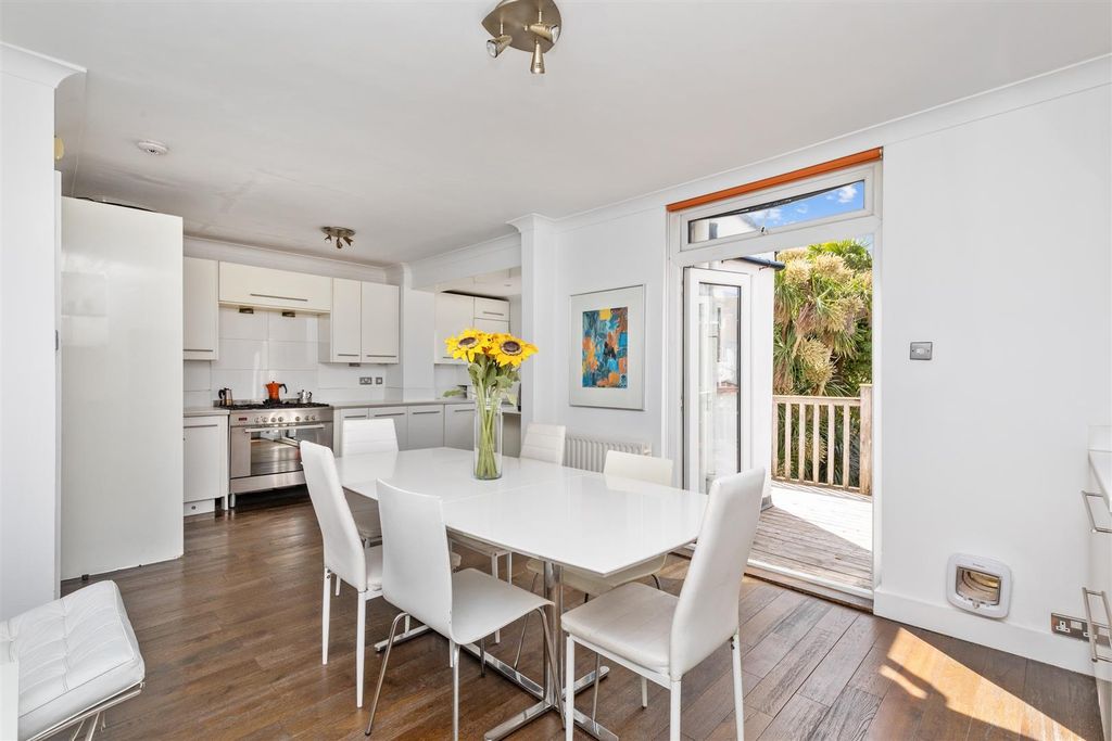 Property photo 2 of 16 Colbourne Road-4.Jpg