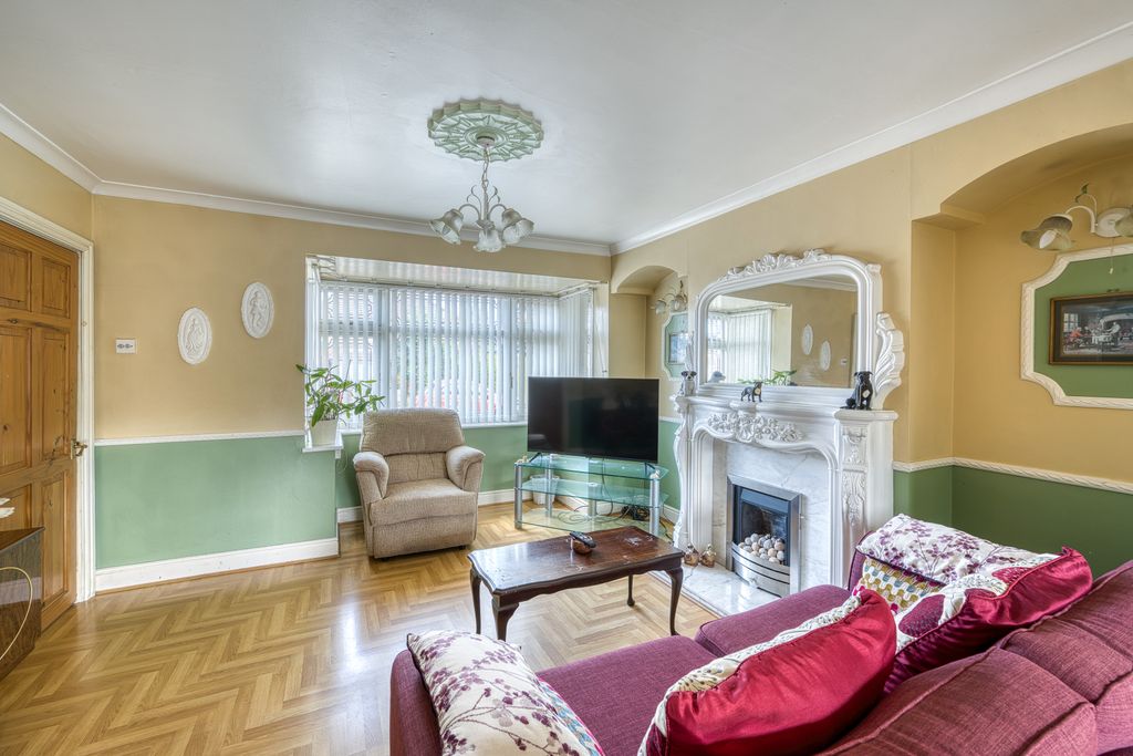 Property photo 2 of 16 Lounge