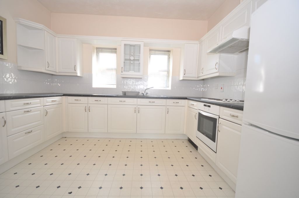 Property photo 1 of 6 Kitchen