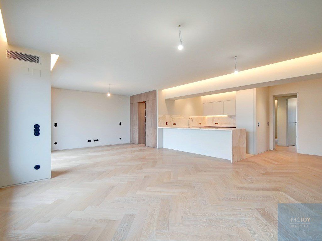 Property photo 2 of 31