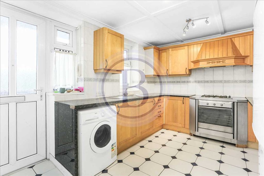 Property photo 3 of 14