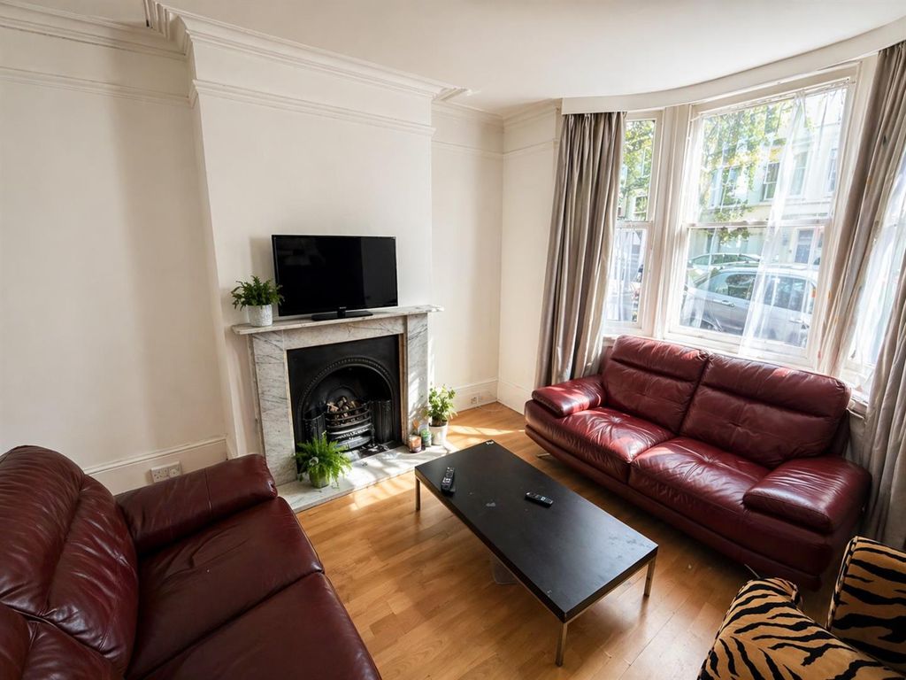 Property photo 3 of 10 2