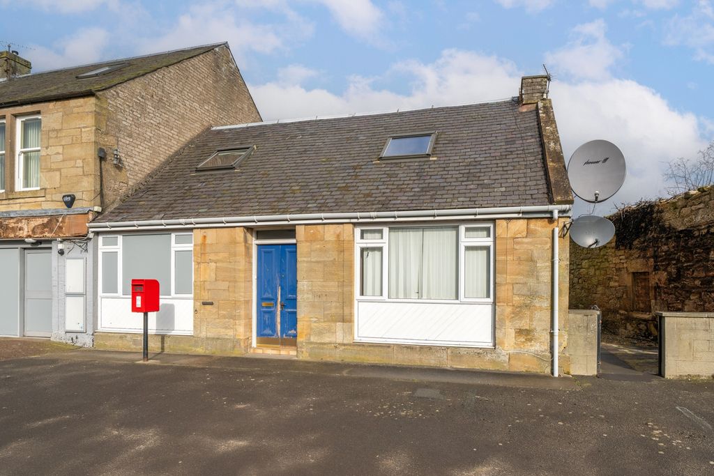 Property photo 1 of 16 Photo 4