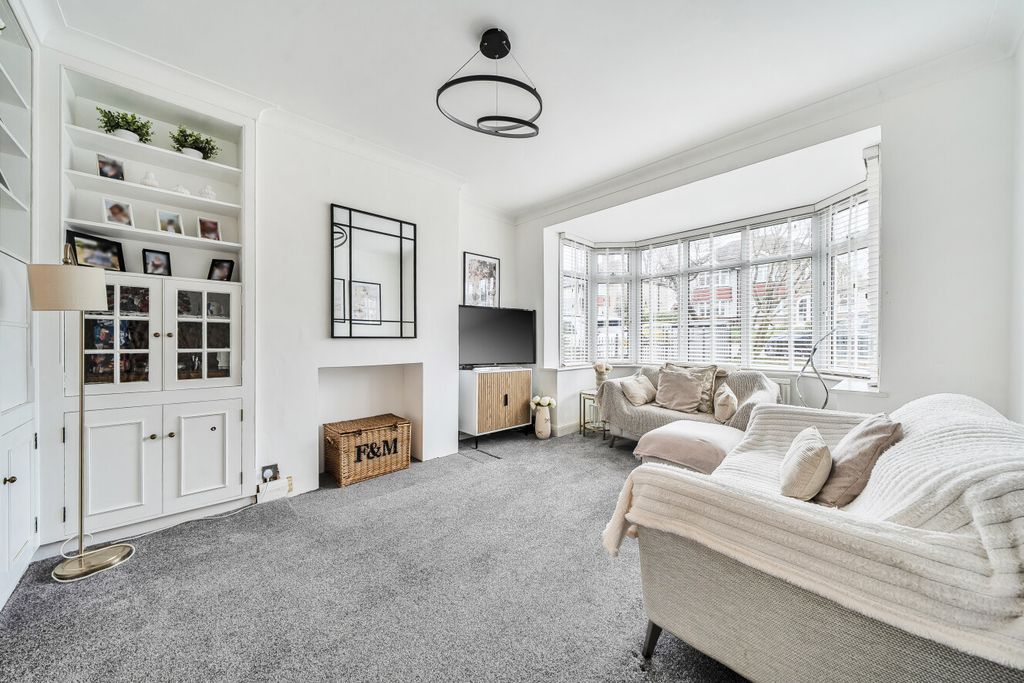 Property photo 2 of 16 1416534-13-699856...