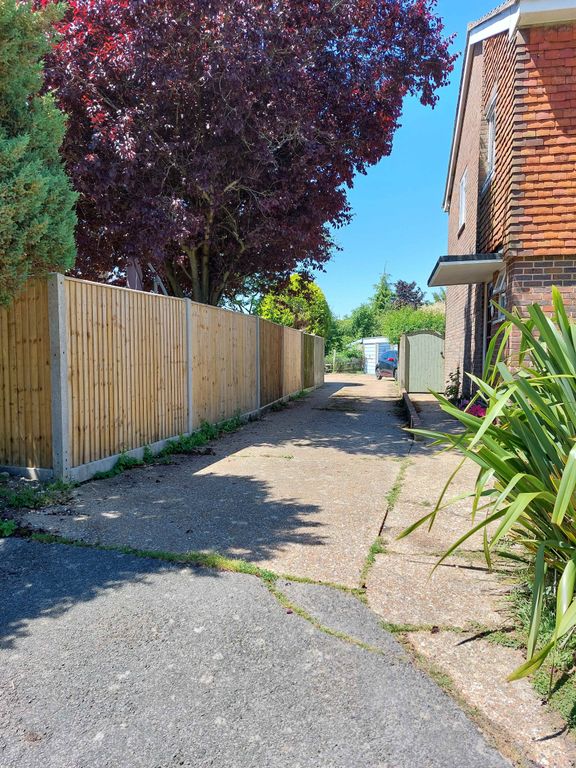 Property photo 2 of 2 Drive In