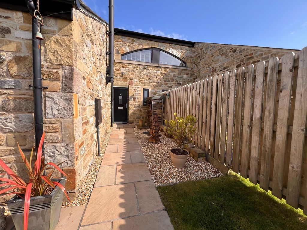 Property photo 2 of 32