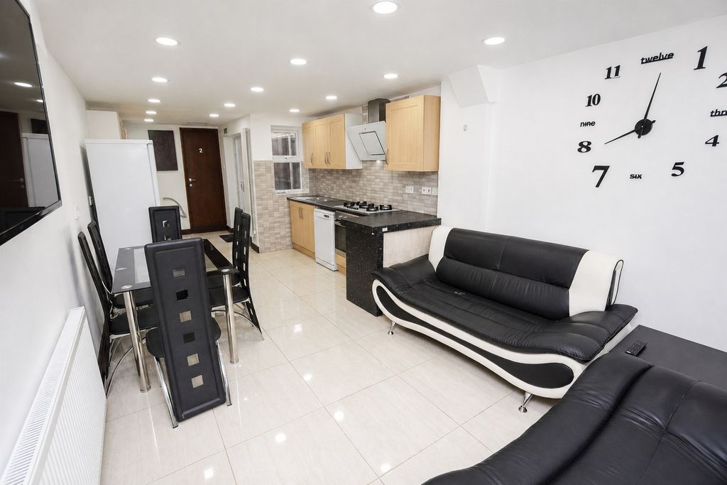 Property photo 1 of 13 Open Plan Kitchen/ L