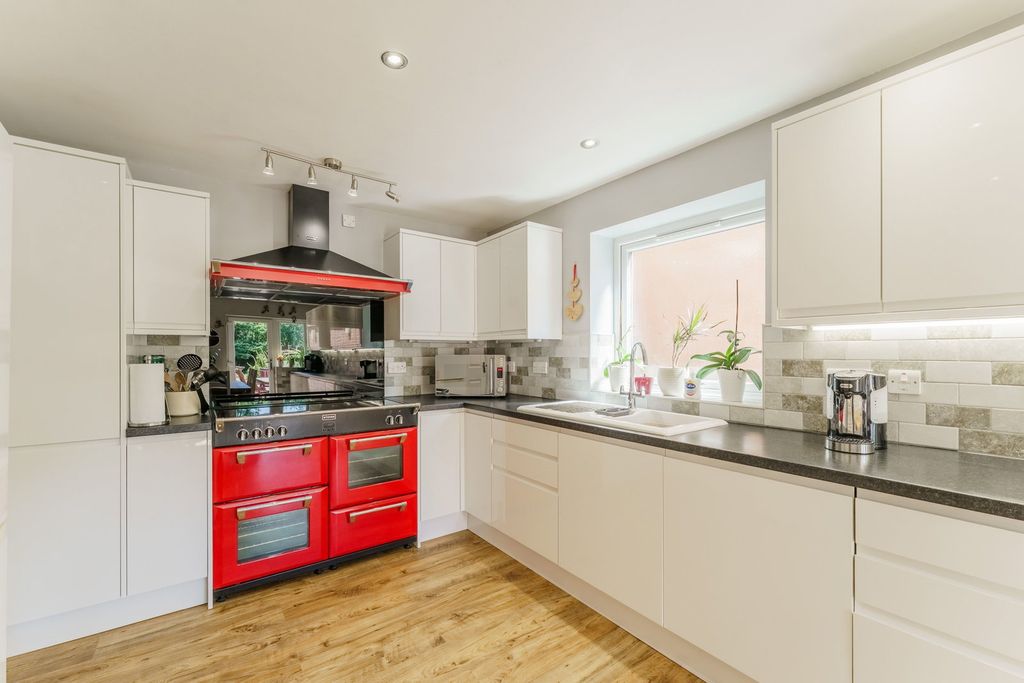Property photo 2 of 37