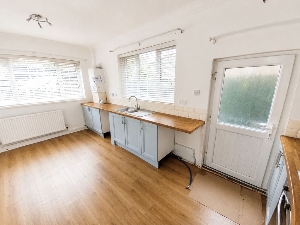Property photo 3 of 10 Dining Kitchen