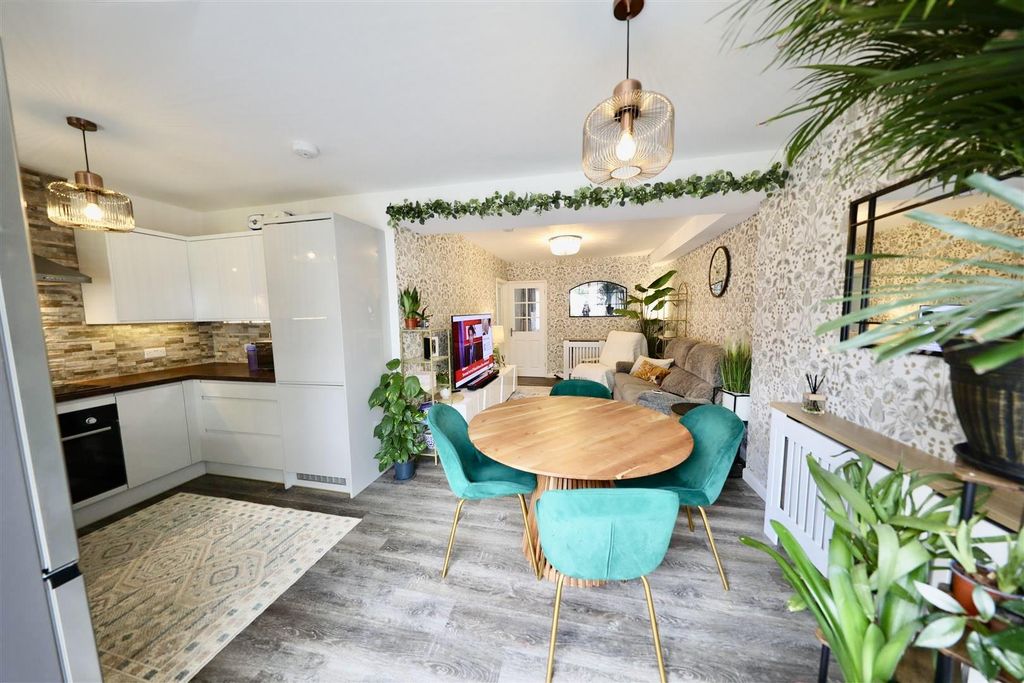 Property photo 2 of 24 Dining Area