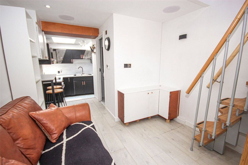 Property photo 3 of 8 Picture No. 02