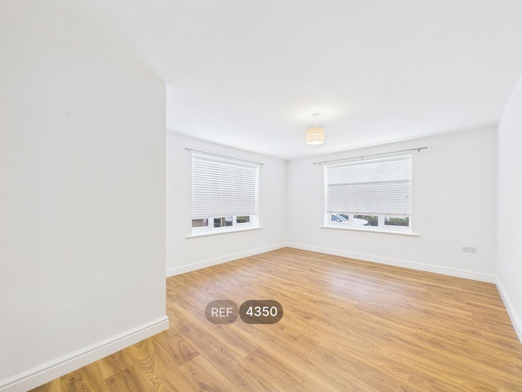 Property photo 3 of 11 Living Room