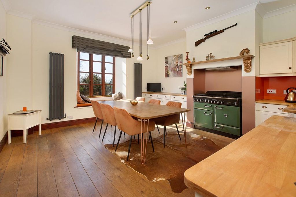 Property photo 2 of 22