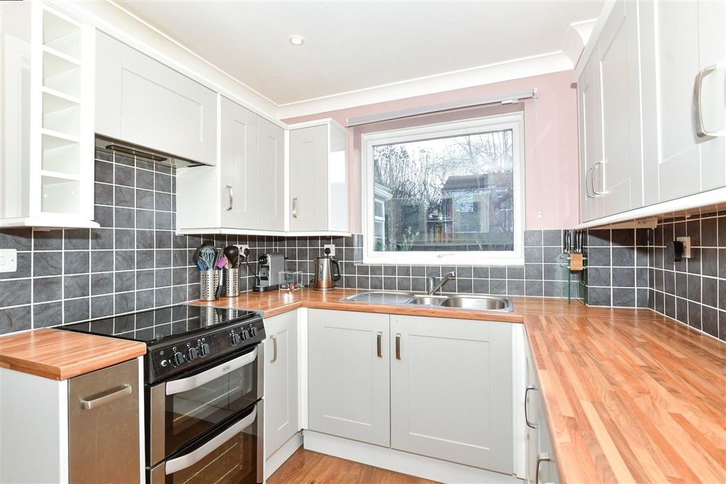 Property photo 3 of 18 Kitchen