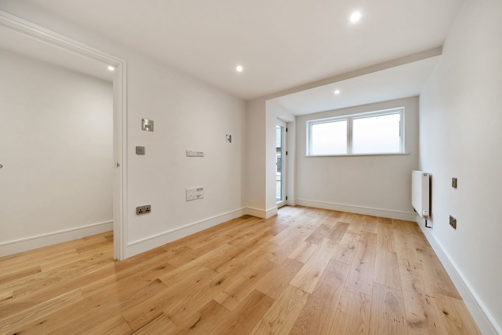 Property photo 3 of 6 1063081 (4)