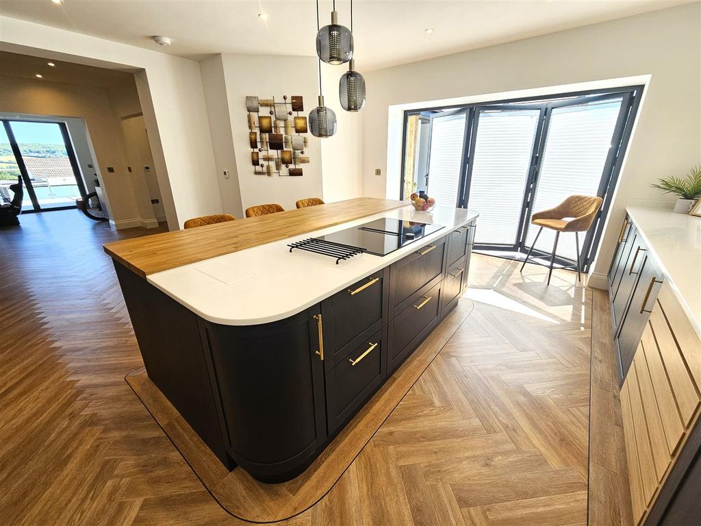 Property photo 2 of 30 Kitchen Island.Jpg