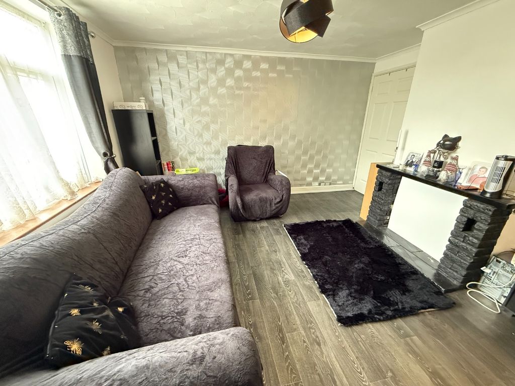 Property photo 3 of 9 4219274