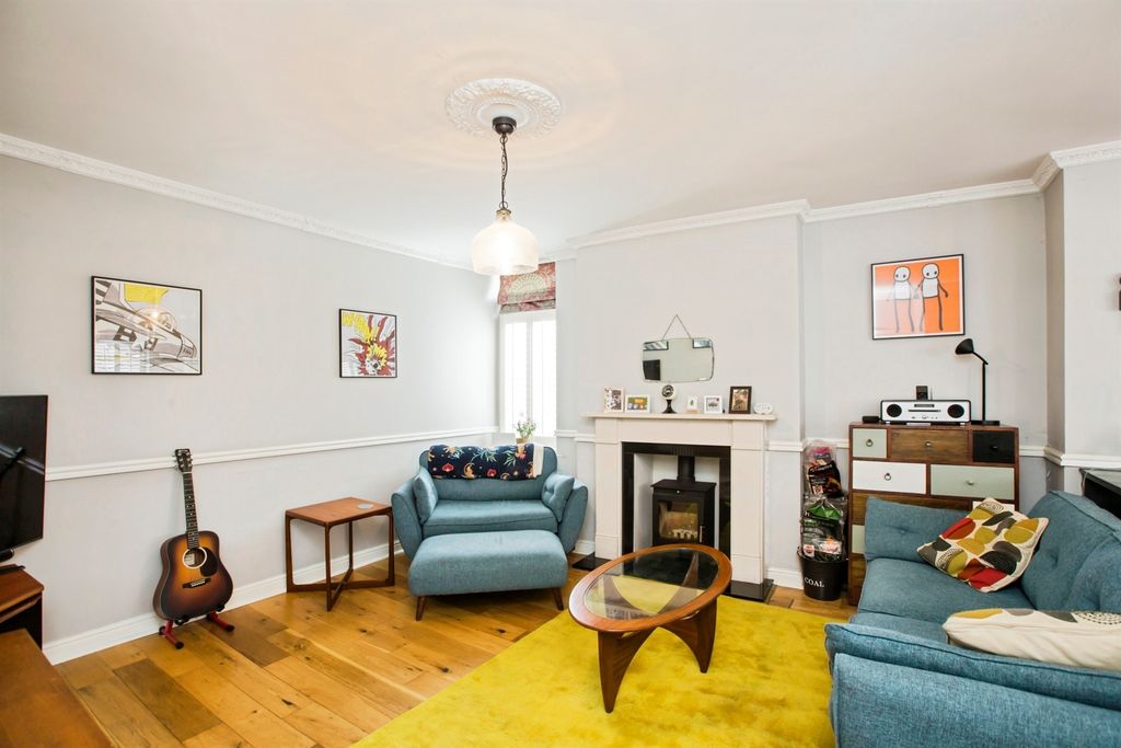 Property photo 3 of 33