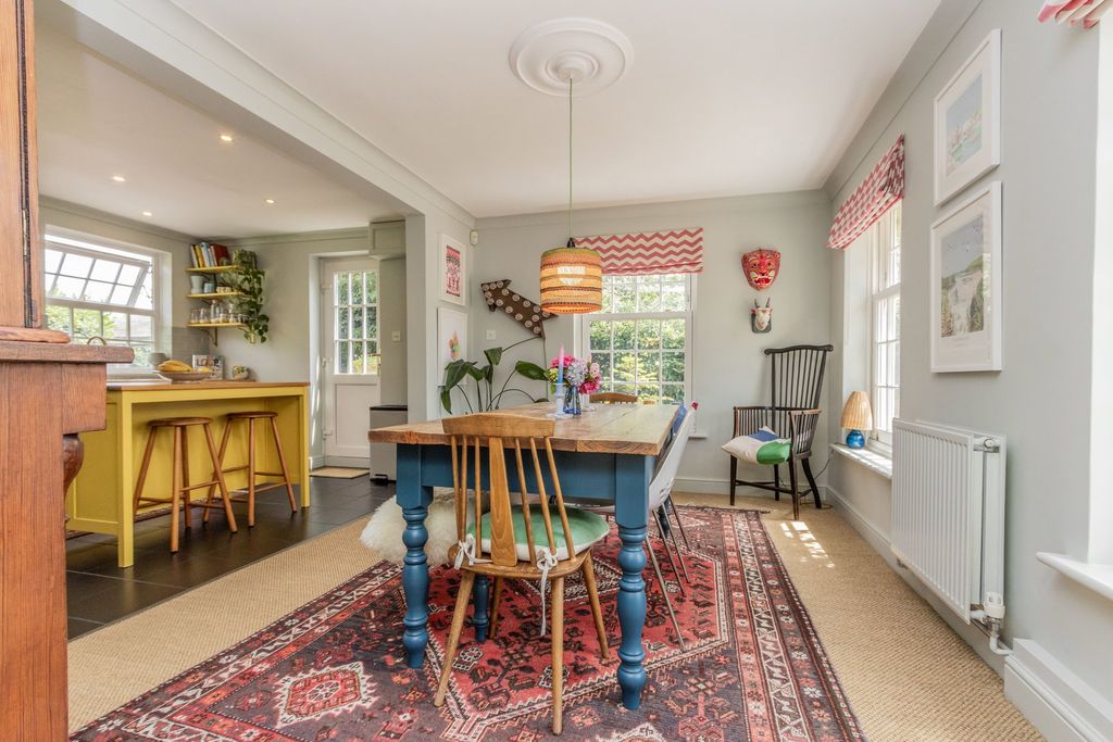 Property photo 3 of 31