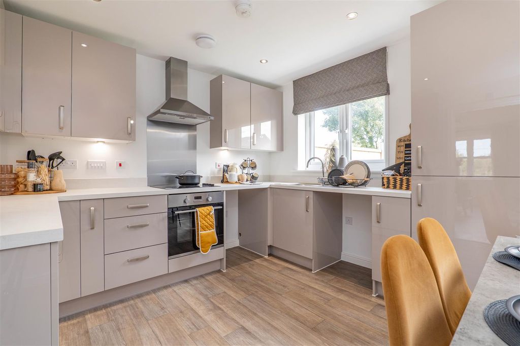 Property photo 3 of 25 Kitchen/Diner