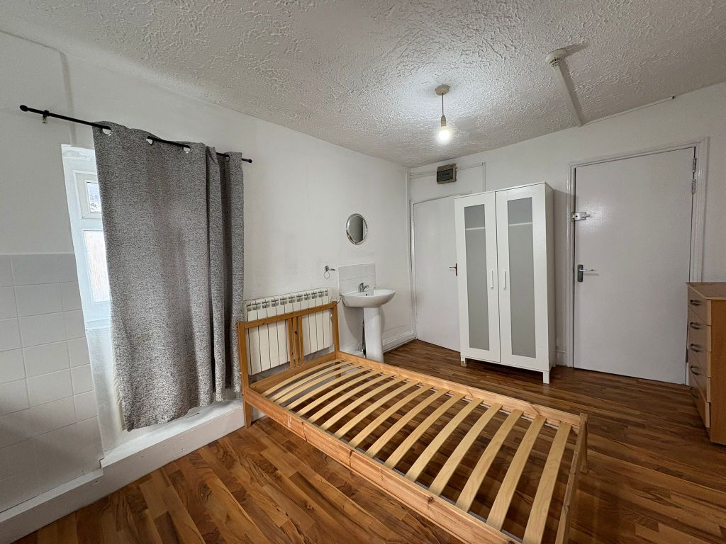 Property photo 1 of 4