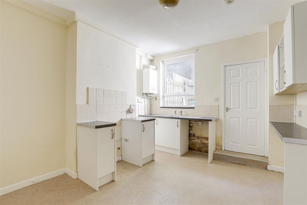 Property photo 3 of 11 5029.Jpg