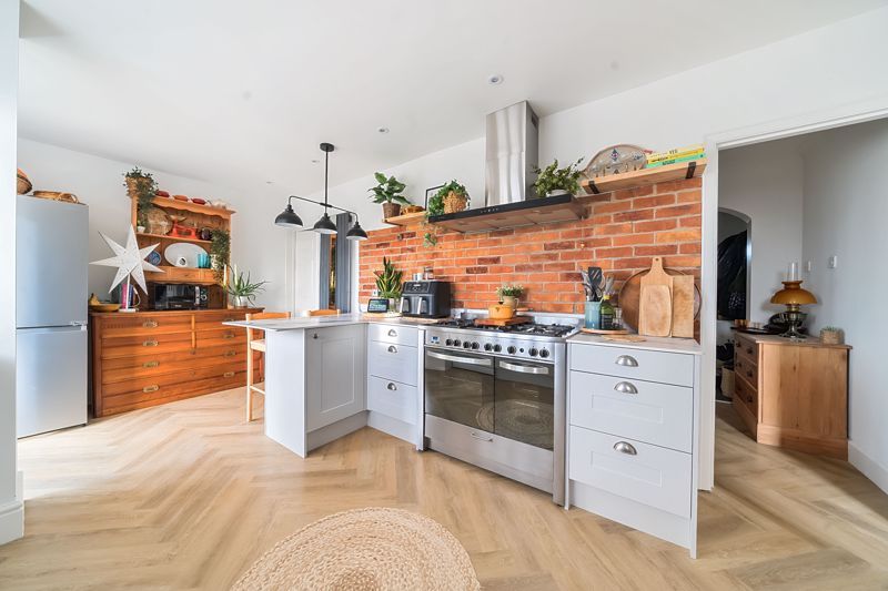 Property photo 3 of 16 Photo 4