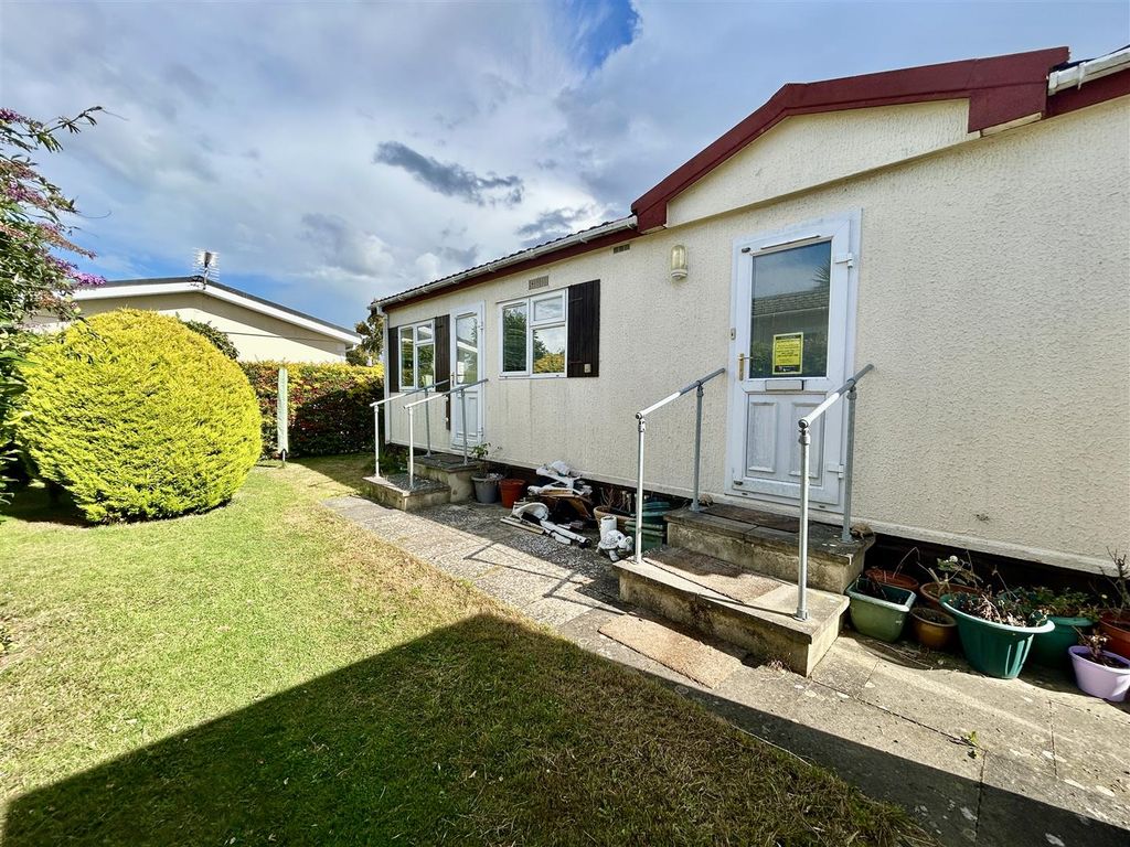 Property photo 1 of 10 External