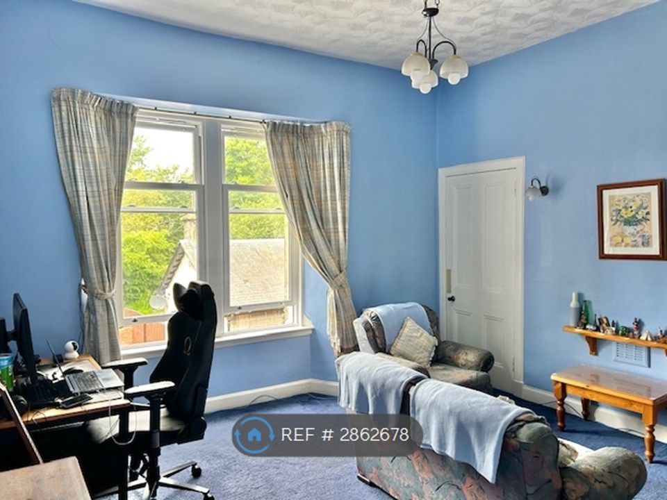 Property photo 2 of 7 Living Room